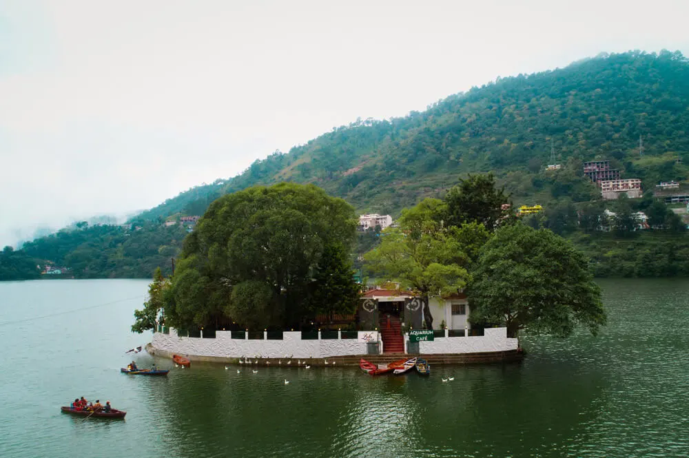 almora-family-tour-package-bhimtal