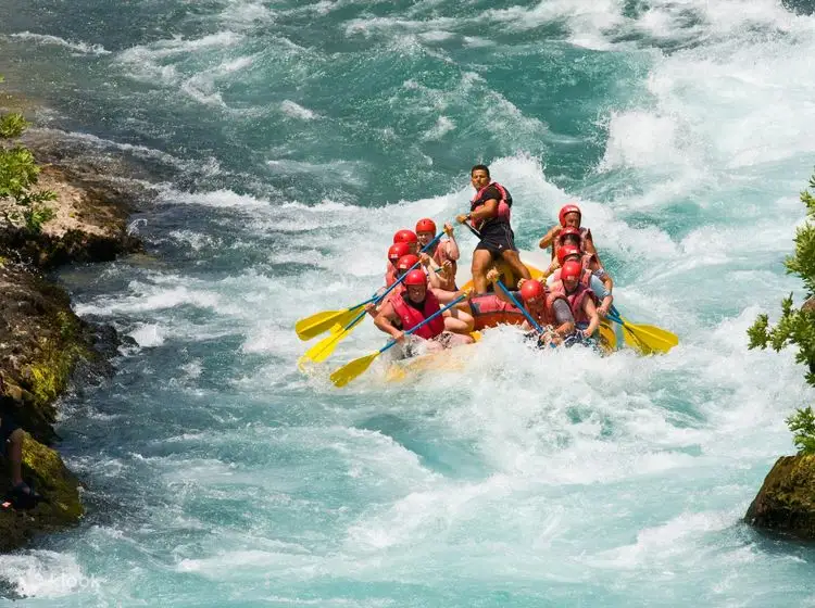 Lansdowne for Your Family Holiday boating